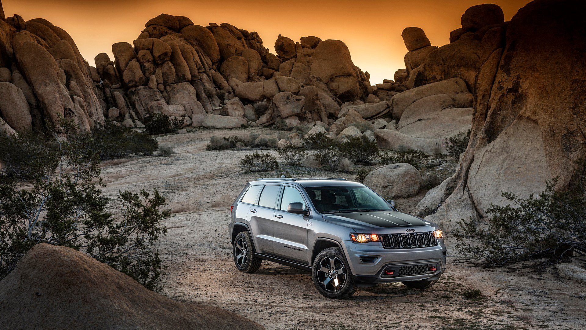 2017_jeep_grand_cherokee_2_1920x1080